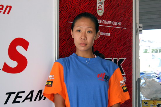 csbk北京站赛前车手采访女车手李鹤首次登台亮相