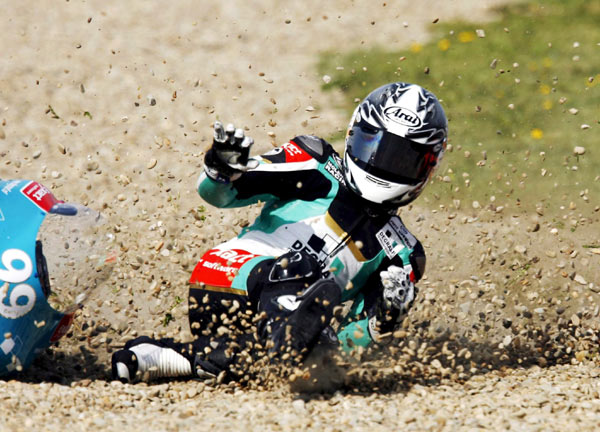 125cc组韦伯冲出赛道_赛车-motogp_nike新浪竞技风暴_新浪网