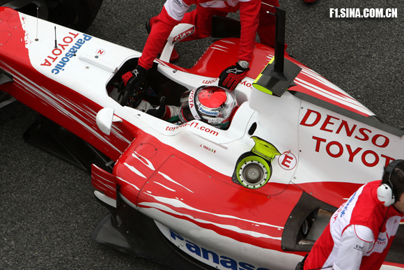 图文-f1赫雷兹试车第四日丰田tf109中段俯视图