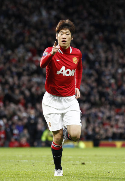 朴智星庆祝进球