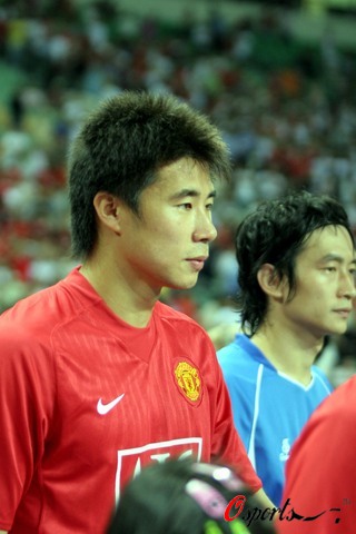 图文曼联vs广州董方卓首发中国球员董方卓出场