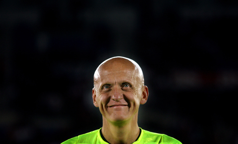 图文-罗尼齐祖反贫穷慈善赛 光头金哨也来"凑热闹"_国际足坛-欧陆烽火