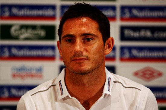 图文-欧洲诸强出席世预赛发布会 兰帕德一脸严肃