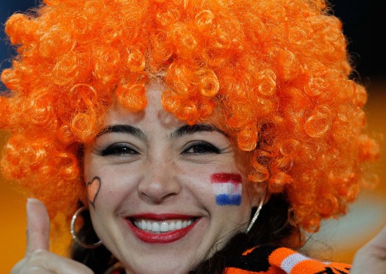 图文决赛荷兰vs西班牙橙色头发的荷兰球迷