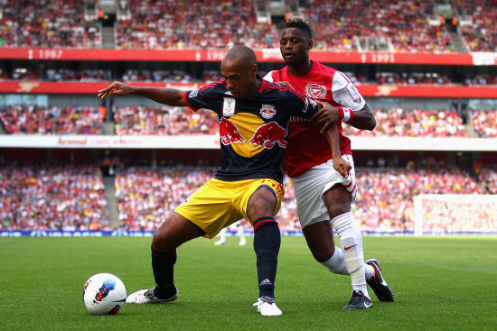 图文-[酋长杯]阿森纳vs纽约 这才是真正的亨利护球