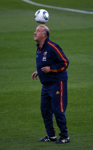 图文-西班牙训练备战欧洲杯预选赛 主帅宝刀不老