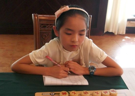 图文-博瑞杯象棋青年赛第五日 吴可欣粉色蝴结