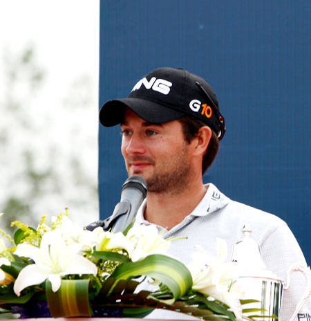 图文青岛公开赛颁奖典礼梅彬发表夺冠感言