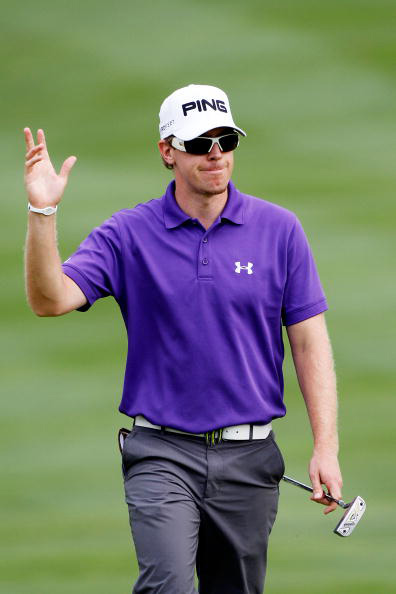 图文-普利司通赛马汉夺冠 昂首阔步潇洒致意