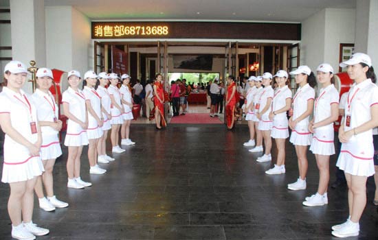 图文沃德财富俱乐部成立交行美女们客串迎宾