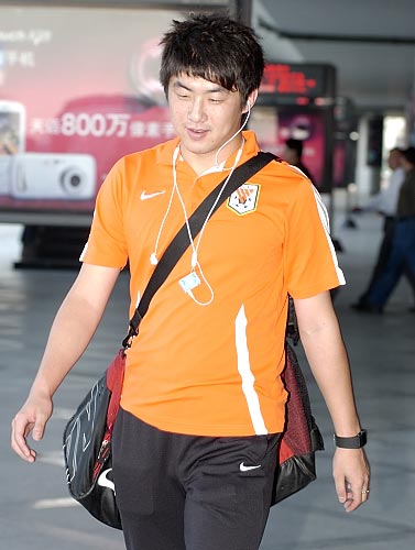 图文中超山东鲁能兵临鹏城崔鹏悠然自得