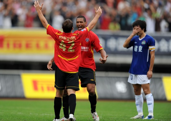 图文中超成都32河南建业布兰登进球后欢呼