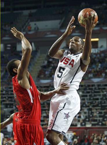 杜兰特今夜依旧星光闪耀新浪体育讯 北京时间9月7日,美国梦九121比66