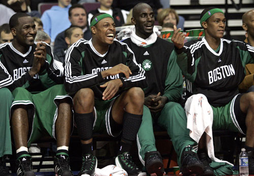 图文-[常规赛]凯尔特人88-76活塞 绿衫军笑开了花