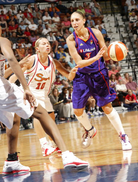 图文-[wnba]水星95-80阳光 桃乐西进攻花样多