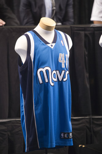 小牛公布新赛季战袍