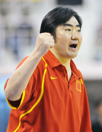 图文女篮亚锦赛中国队夺冠孙凤武振臂庆祝冠军