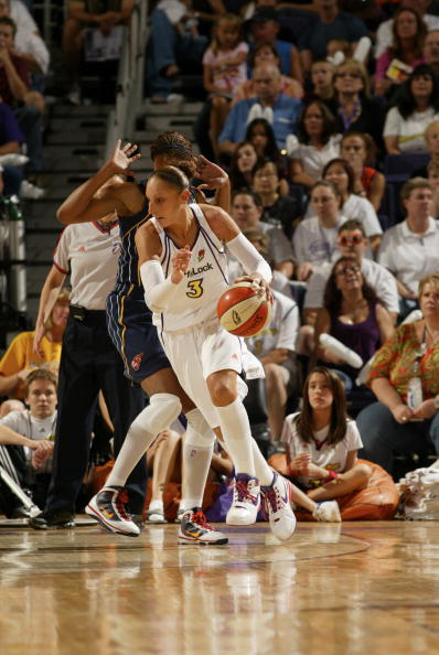 图文wnba狂热8694水星桃乐西摆脱防守