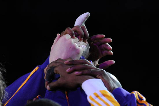 图文-[常规赛]掘金vs湖人 湖人全队拧成一股绳