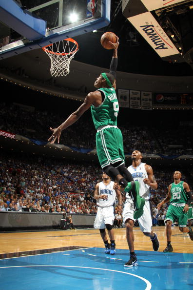 图文季后赛凯尔特人92113魔术隆多腾空飞扣