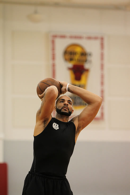 图文-布泽尔为夺冠誓言挥洒汗水 保持中投高命中率