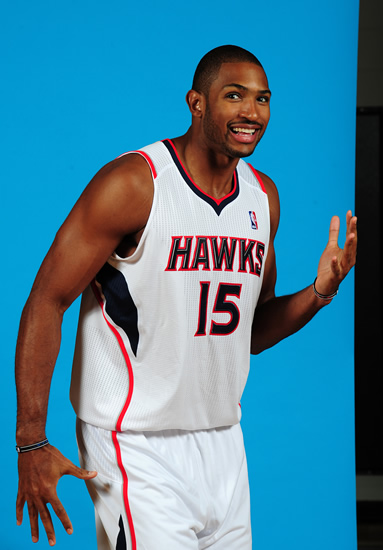 图文-亚特兰大老鹰队新赛季媒体日 霍福德心情不错