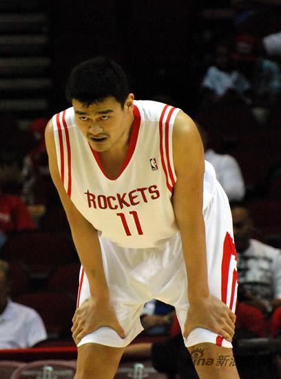 图文-[季前赛]步行者92-126火箭 姚明体力仍待恢复