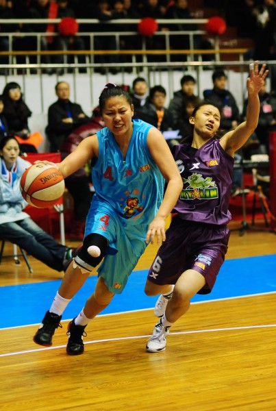 图文wcba第3轮沈部8066八一路璐进攻