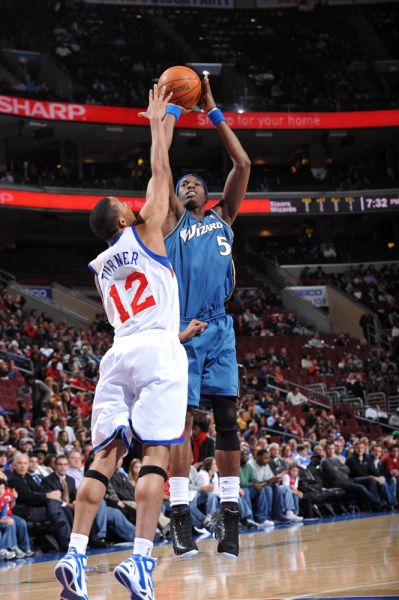 图文-[常规赛]奇才vs76人 霍华德外线急停跳投_篮球-nba_新浪竞技风暴