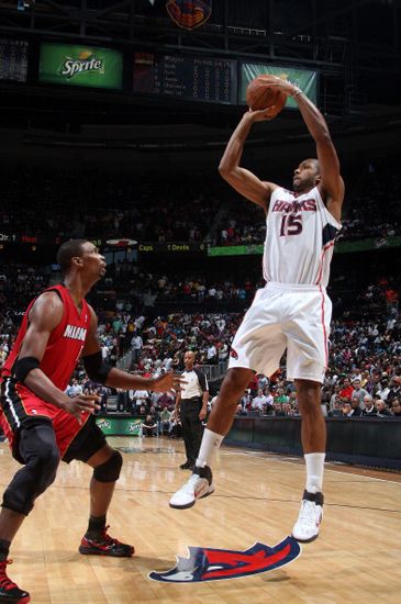 图文常规赛热火vs老鹰霍福德后仰跳投