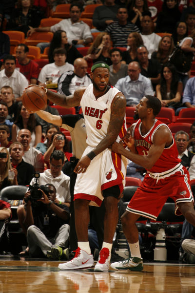 图文常规赛雄鹿vs热火皇帝低位背身单打