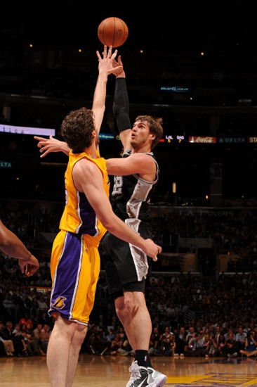 图文-[常规赛]马刺vs湖人 斯普利特篮下勾手_篮球-nba_新浪竞技风暴