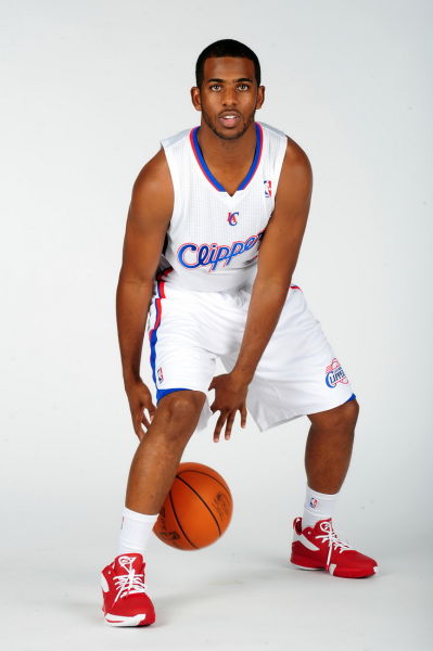 图文保罗身披快船3号拍摄媒体照保罗秀胯下运球