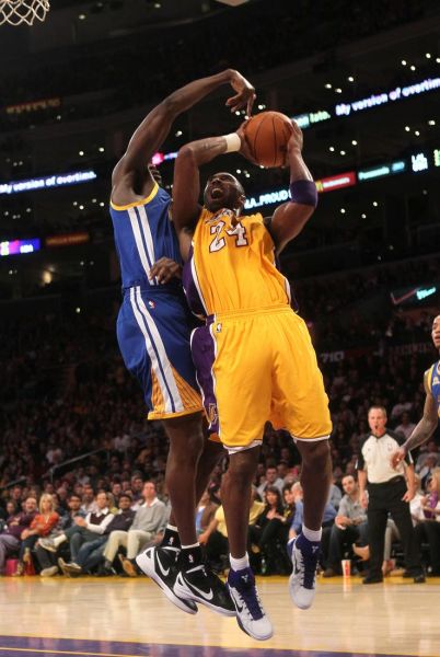 图文-[常规赛]勇士90-97湖人 激烈的身体对抗_篮球-nba_新浪竞技风暴