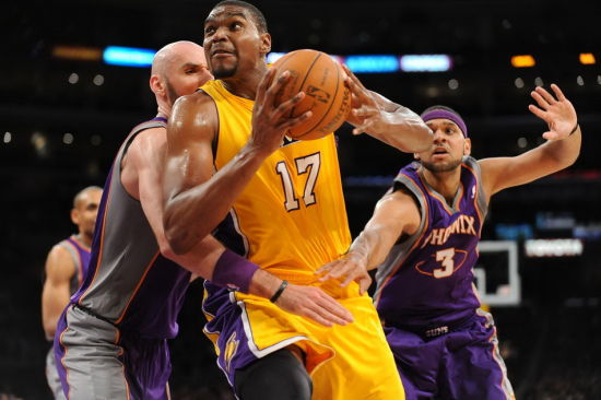 图文-[常规赛]太阳83-99湖人 拜纳姆内线强攻_篮球-nba_新浪竞技风暴