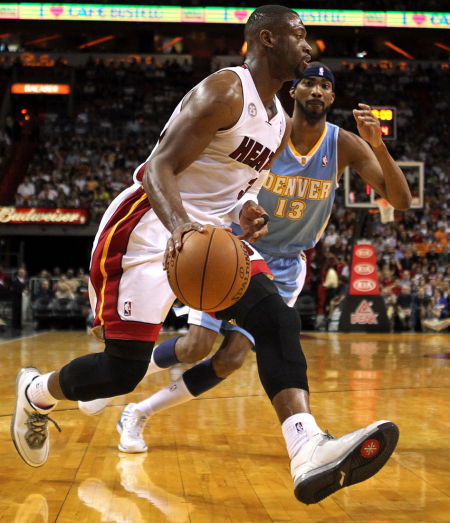 图文常规赛掘金116119热火韦德持球突破