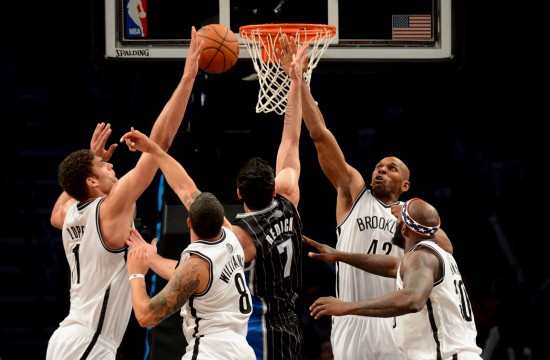 图文-[常规赛]篮网82-74魔术 洛佩斯与队友防守_篮球-nba_新浪竞技