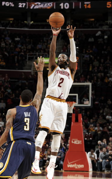 图文-[常规赛]步行者99-89骑士 欧文撤步跳投_篮球-nba_新浪竞技风暴