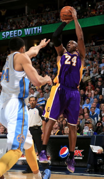 图文常规赛湖人114126掘金科比急停跳投