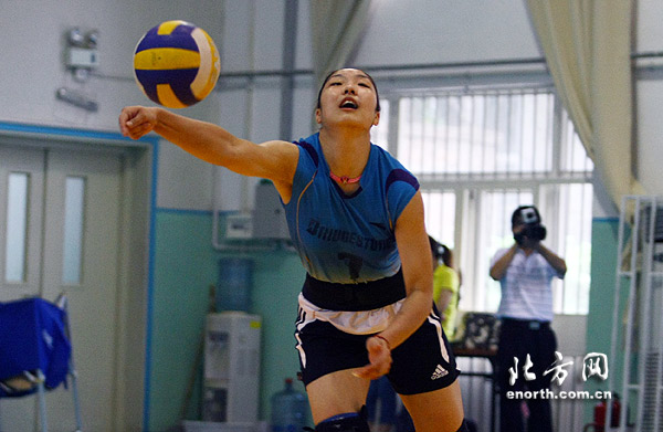 殷娜腰伤恢复重返训练场 刘晓明:不敢给她上量