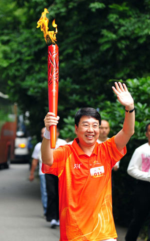 贺成明传递亚运圣火