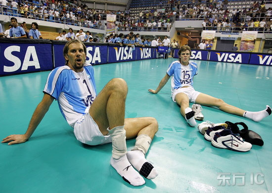 图文委内瑞拉男排获奥运入场券阿根廷队员懊恼
