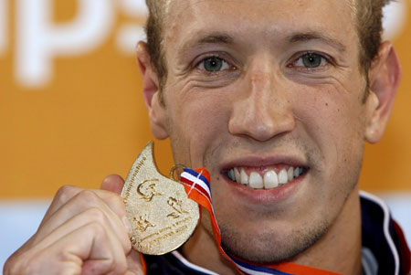 当地时间3月22日,欧洲游泳锦标赛男子100米自由泳决赛中,法国人贝尔纳