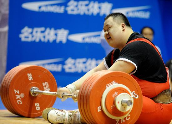 图文-全国举重锦标赛23日赛况 刘国辉瘫坐在地上
