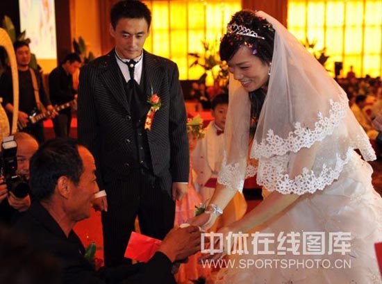 中国跆拳道选手,两届奥运冠军陈中在五洲大酒店举行婚礼,新郎车新港现