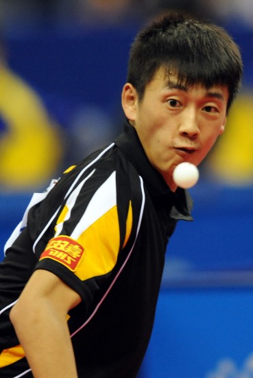 图文解放军队胜山东进全运男团决赛吴颢直盯乒球