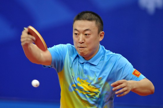 当日,在山东青岛举行的第十一届全运会乒乓球男子团体半决赛中,广东队