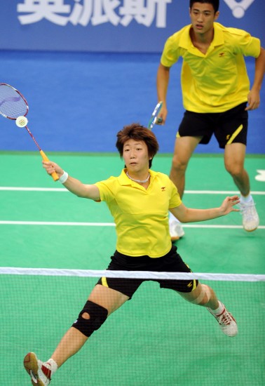 当日,在第十一届全国运动会羽毛球混合双打第一轮比赛中,丁洋/王晓理
