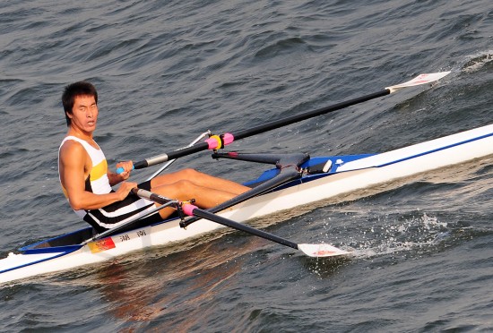 图文全运会赛艇项目首日赛况张亮全程优势明显