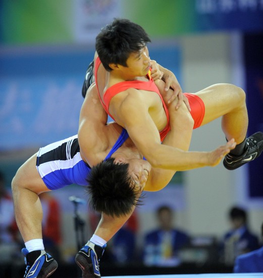 当日,在第十一届全运会男子古典式摔跤84公斤级比赛中,刘迎伟战胜段宁